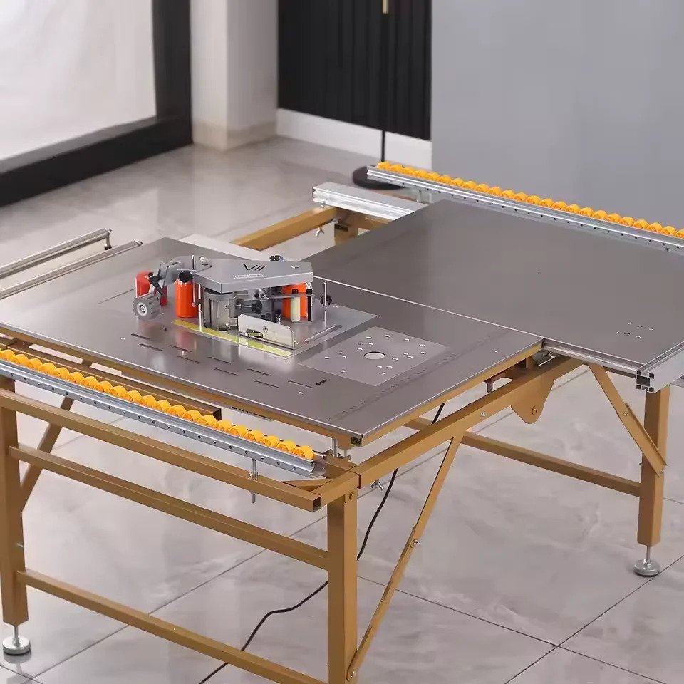 Table coulissante JT160 installée dans un atelier