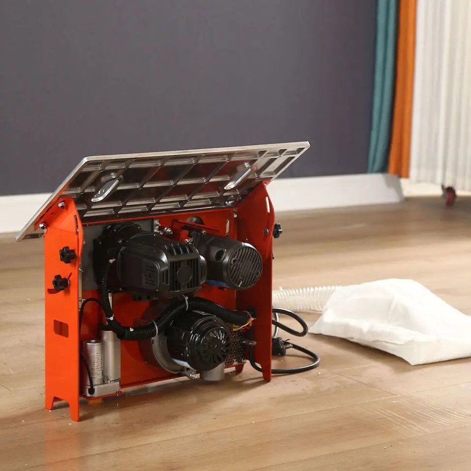 Vue latérale de la mini scie circulaire de table automatique